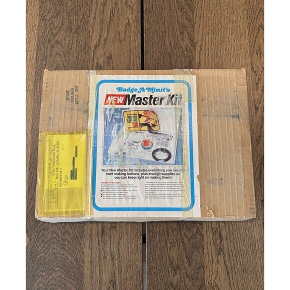 Vtg 1983 Badge A Minit Master Kit Button Maker Hand Press/Supplies Original Box